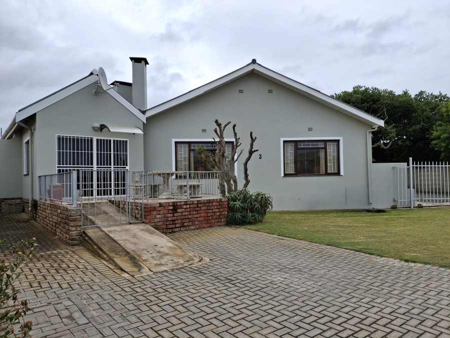 5 Bedroom Property for Sale in Hartenbos Central Western Cape